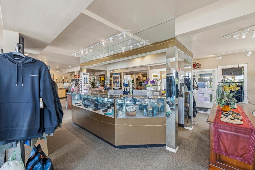 More Photos Of 101-107 S 1st St, La Conner Storefront For Sale