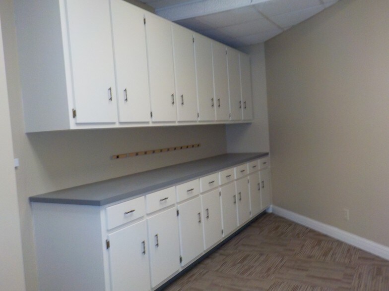 More Photos Of 3700 N 10th St, McAllen Office For Lease