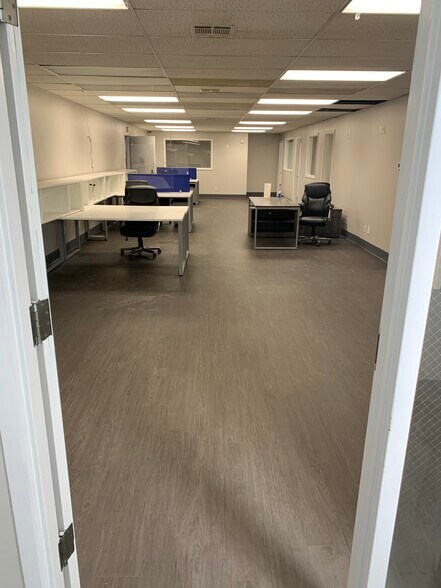 More Photos Of 10308 State Line Rd, Leawood Office For Lease