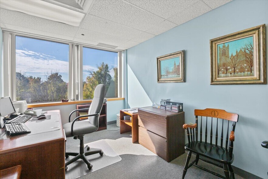 More Photos Of 28 Lord Rd, Marlborough Office For Lease