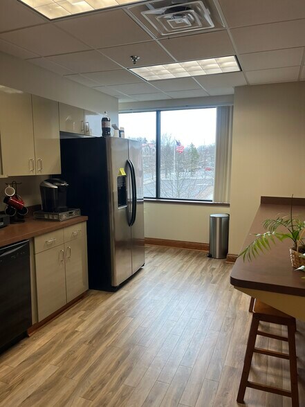 More Photos Of 4500 Brooktree Rd, Wexford Medical For Lease