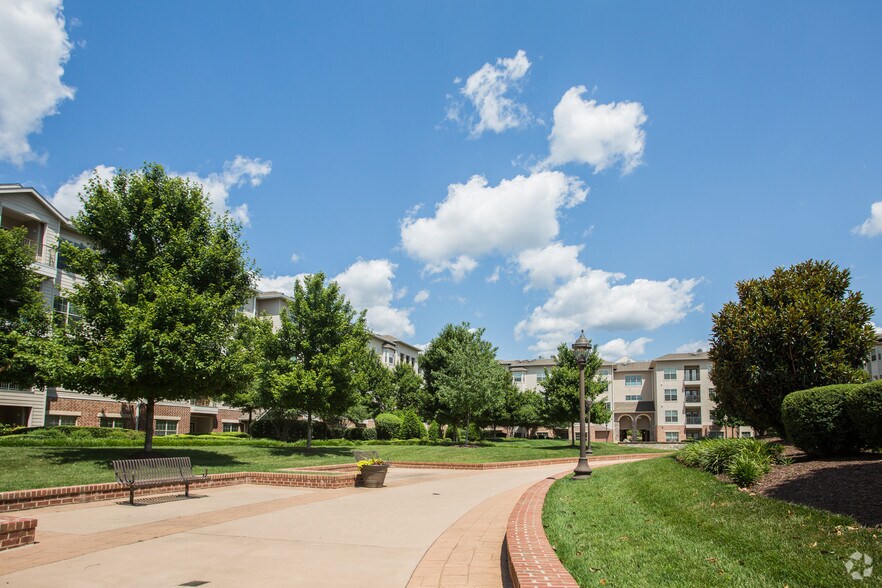 More Photos Of Mooreview Pky @ Loudoun County Pky, Ashburn Unknown For Lease