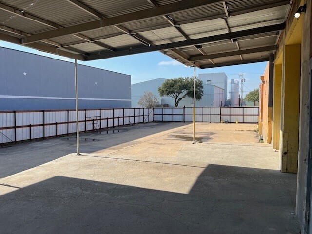 More Photos Of 8500-8600 Sovereign Row, Dallas Warehouse For Lease