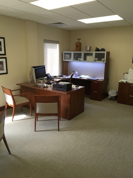 More Photos Of 3006 Mount Vernon Rd, Hurricane Office Residential For Sale