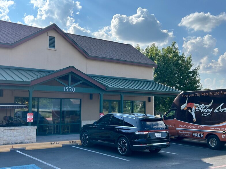 More Photos Of 1520-1530 Sun City Blvd, Georgetown Unknown For Lease