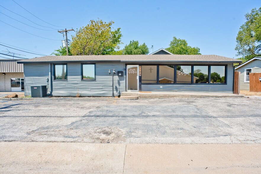Primary Photo Of 3109 Roberts Cut Off Rd, Fort Worth Office For Sale