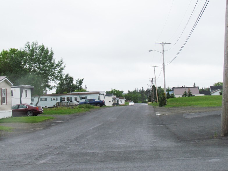 More Photos Of 50 Davis St, Presque Isle Multifamily For Sale