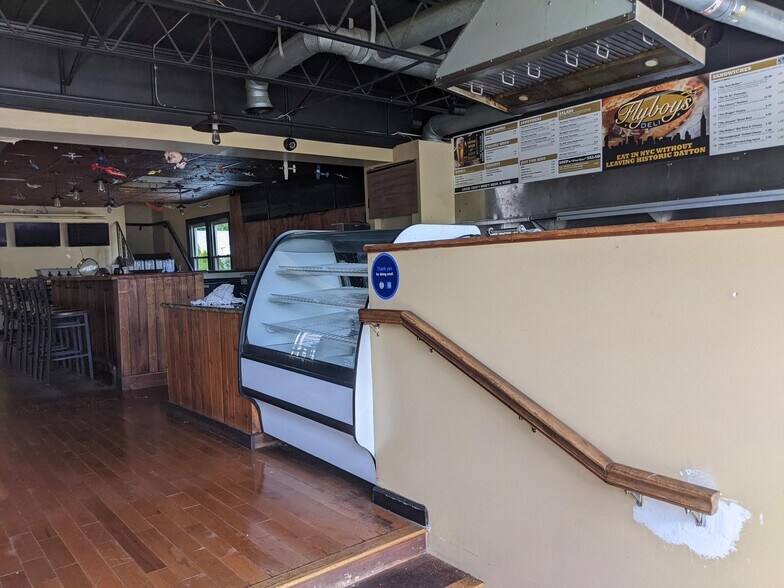 More Photos Of 2515 Far Hills Ave, Oakwood Restaurant For Sale