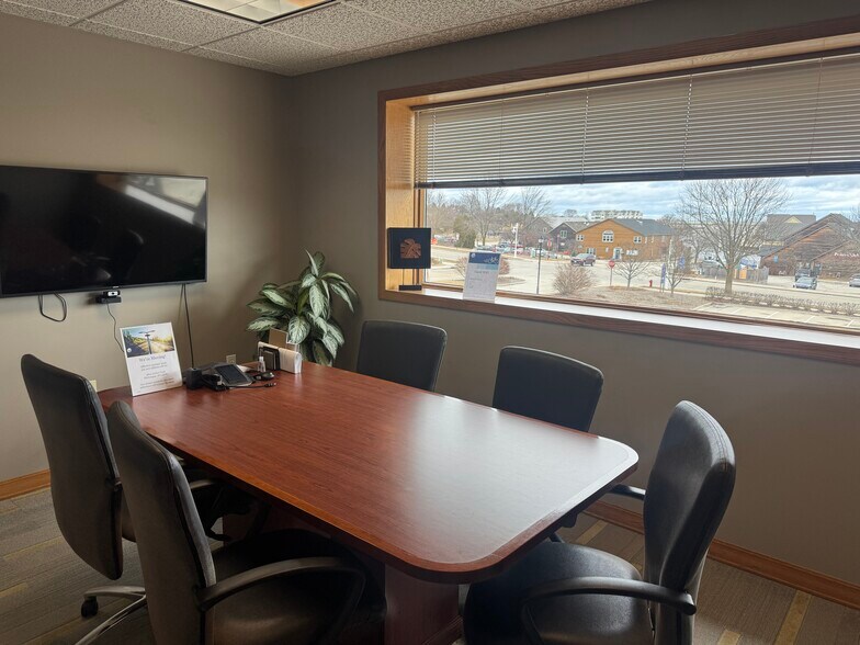 More Photos Of 712 Riverfront Dr, Sheboygan Office For Sale