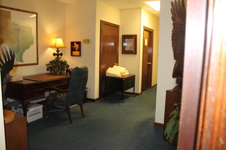 More Photos Of 1416 J Ave, Plano Office For Sale