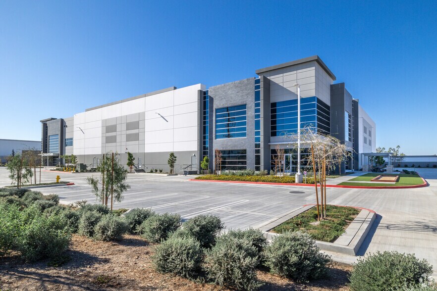 More Photos Of 4742 Redlands Ave, Perris Warehouse For Lease