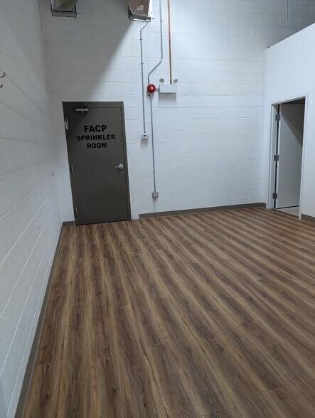 More Photos Of 1957 Quincy Ct, Glendale Heights Warehouse For Lease