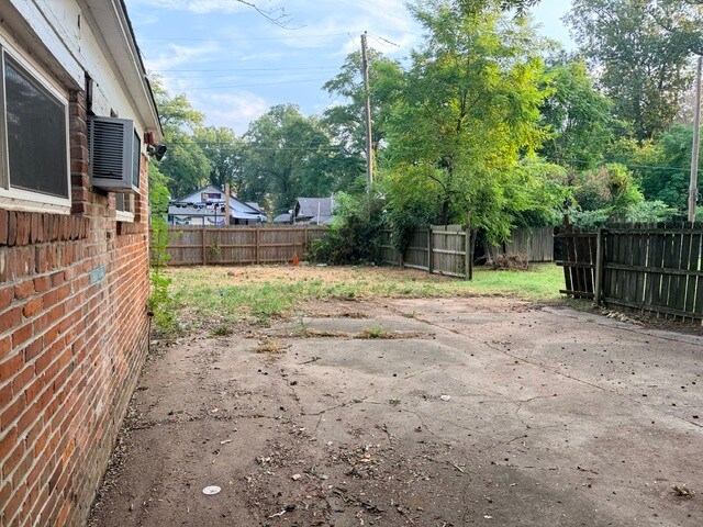 More Photos Of 3604 Midland Ave, Memphis Sorority Fraternity House For Sale