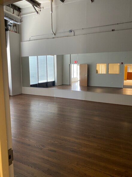 More Photos Of 750-754 Center Rd, Frankfort Office For Lease