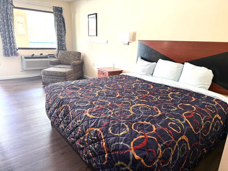 More Photos Of 547 Archusa Ave, Quitman Hotel For Sale