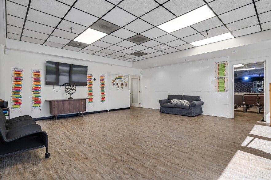 More Photos Of 6640 Redwood Dr, Rohnert Park Office For Sale