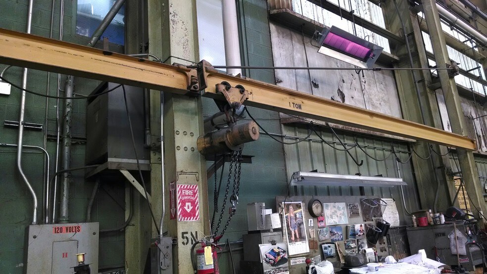 More Photos Of 420 Woodruff Rd, Joliet Warehouse For Lease