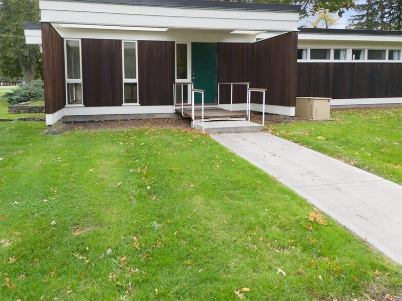 More Photos Of 5973 Walworth Rd, Ontario Medical For Sale