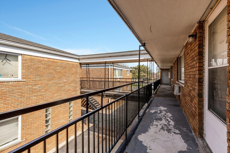 More Photos Of 4470-4480 E Outer Dr, Detroit Apartments For Sale