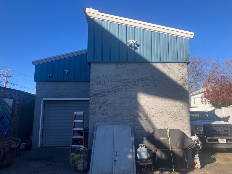 More Photos Of 17 Meadow St, Salem Auto Repair For Sale