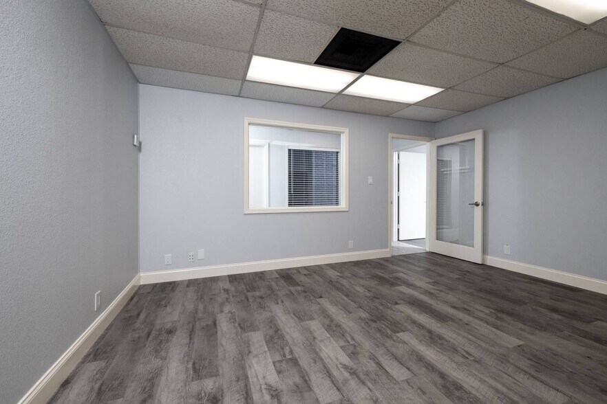 More Photos Of 2401 Garden Park Ct, Arlington Office Residential For Lease