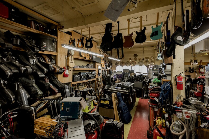 More Photos Of 13014 Pacific Ave S, Tacoma General Retail For Lease