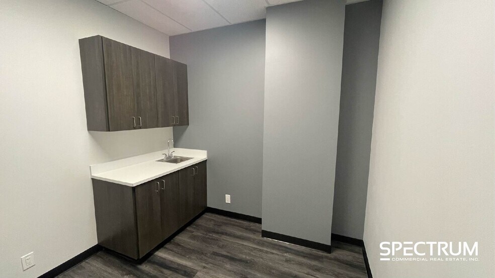 More Photos Of 23206 Lyons Ave, Santa Clarita Medical For Sale