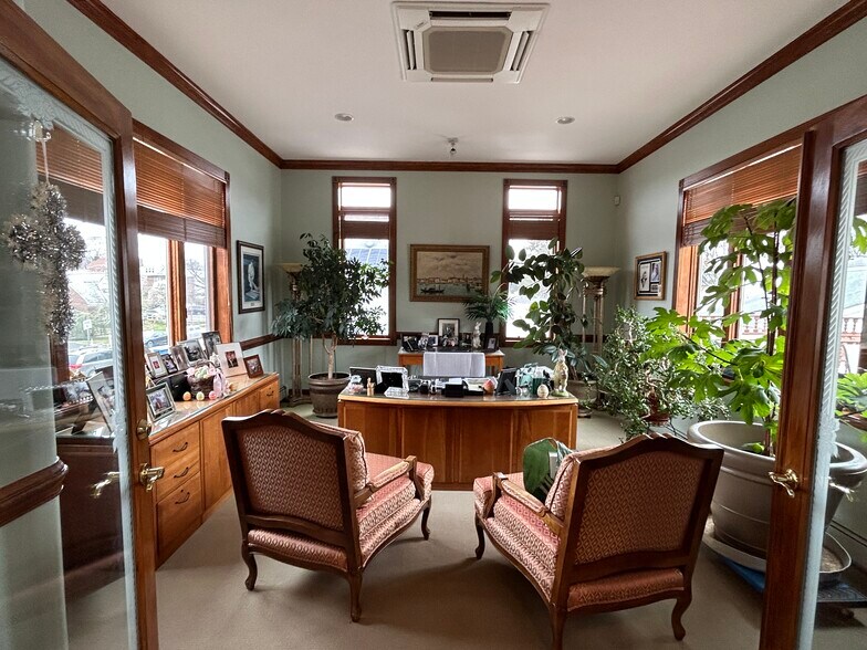 More Photos Of 847 King George Rd, Fords Office For Sale