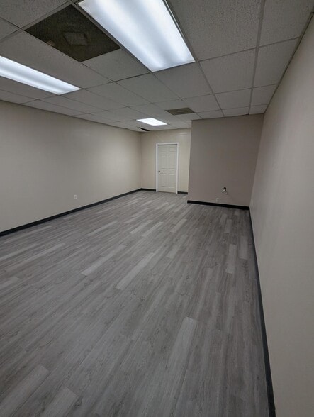 More Photos Of 4646 Parkmore Plaza Dr, Milton Self Storage For Lease