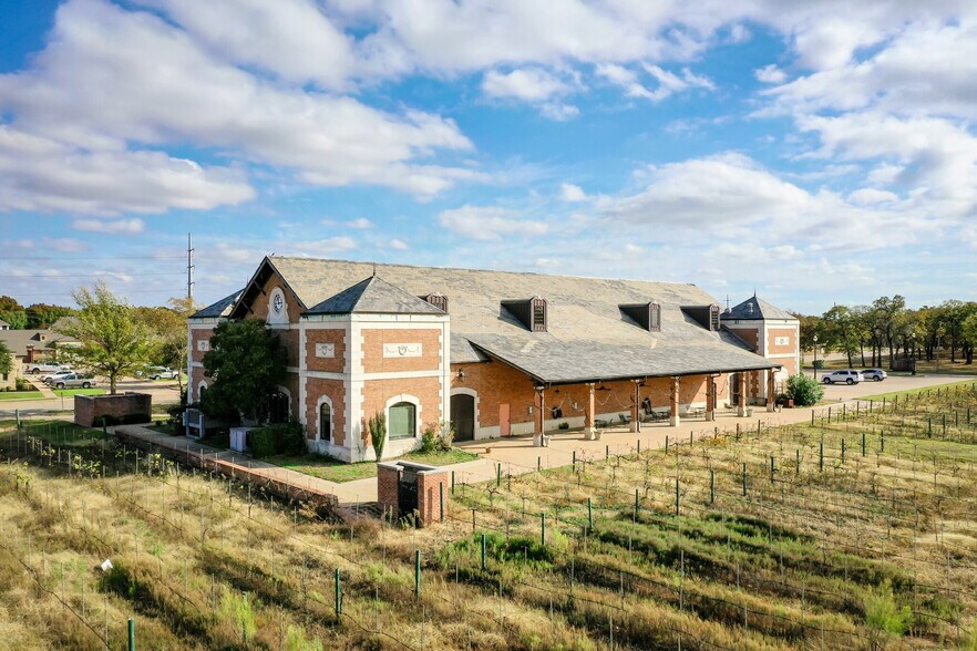 More Photos Of 2000 Champagne Blvd, Grapevine Specialty For Sale