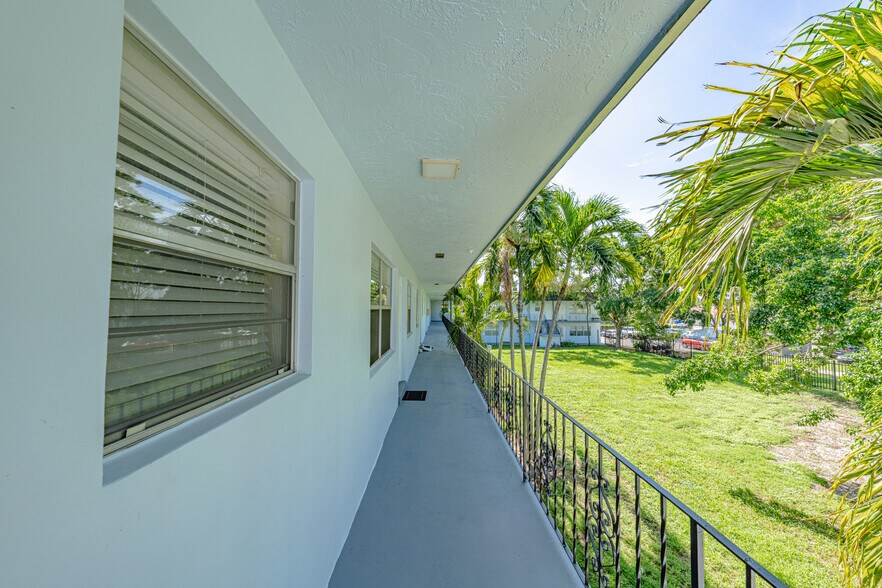 More Photos Of 2134 Lincoln St, Hollywood Apartments For Sale