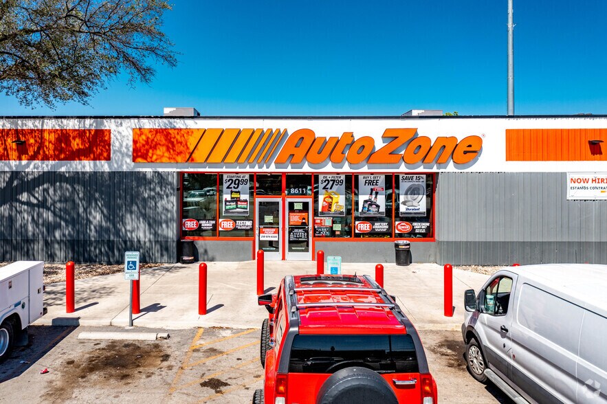 More Photos Of 8515-8611 Perrin Beitel Rd, San Antonio Freestanding For Lease
