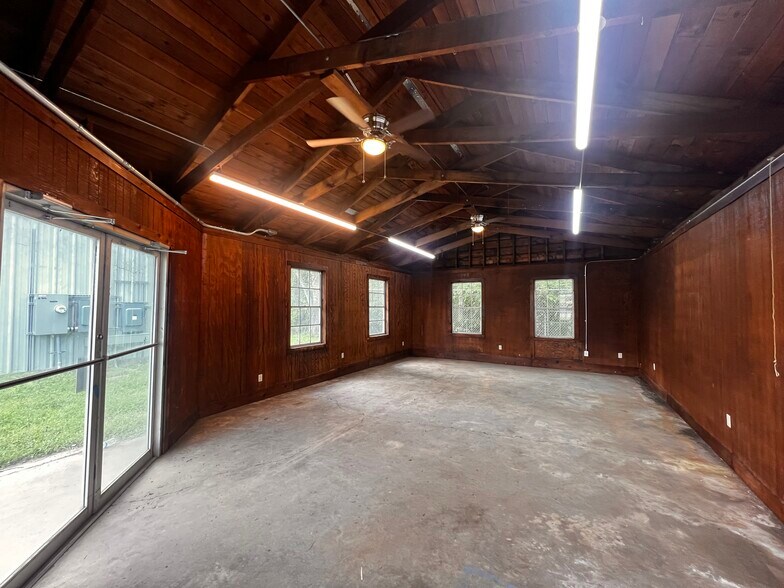 More Photos Of 11950 Alief Clodine Rd, Houston Light Distribution For Lease