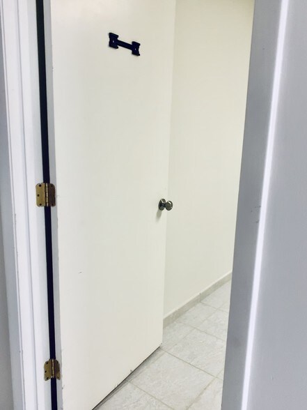 More Photos Of 8370 W Flagler St, Miami Medical For Lease