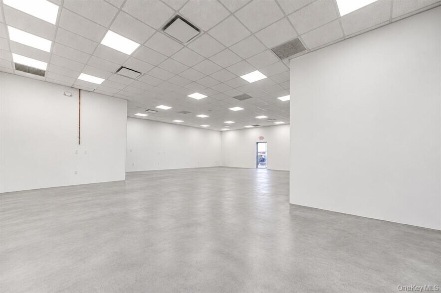 More Photos Of 1709 Newbridge Rd, North Bellmore Manufacturing For Sale