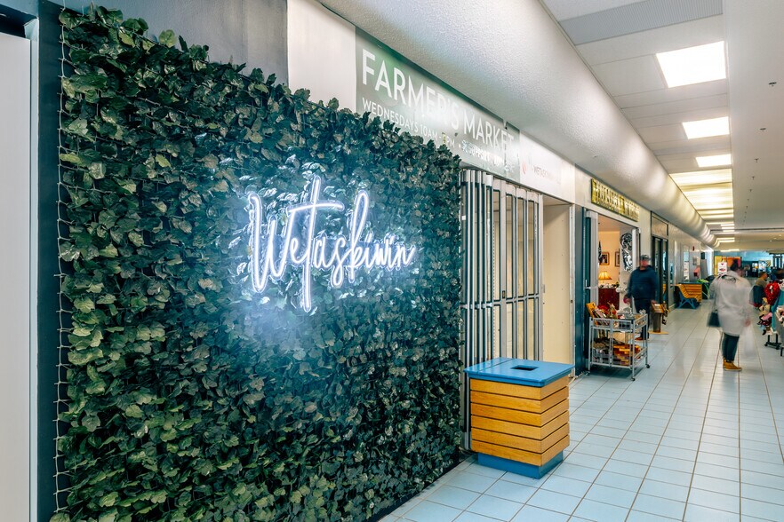 More Photos Of 3725 56 St, Wetaskiwin General Retail For Lease