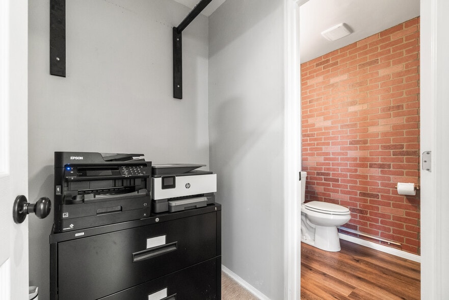 More Photos Of 2734 E Broadway, Long Beach Loft Creative Space For Sale