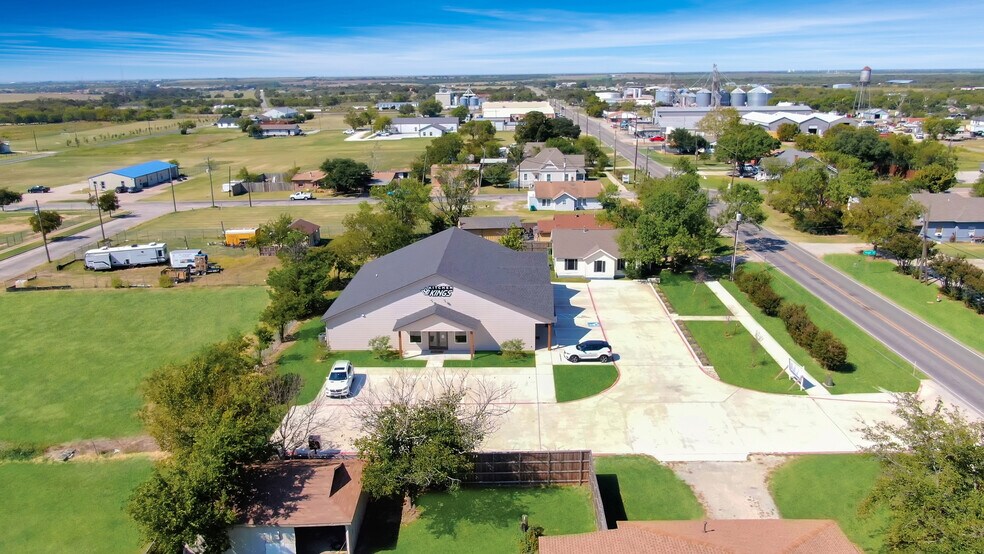 More Photos Of 201 W Main St, Gunter Showroom For Sale