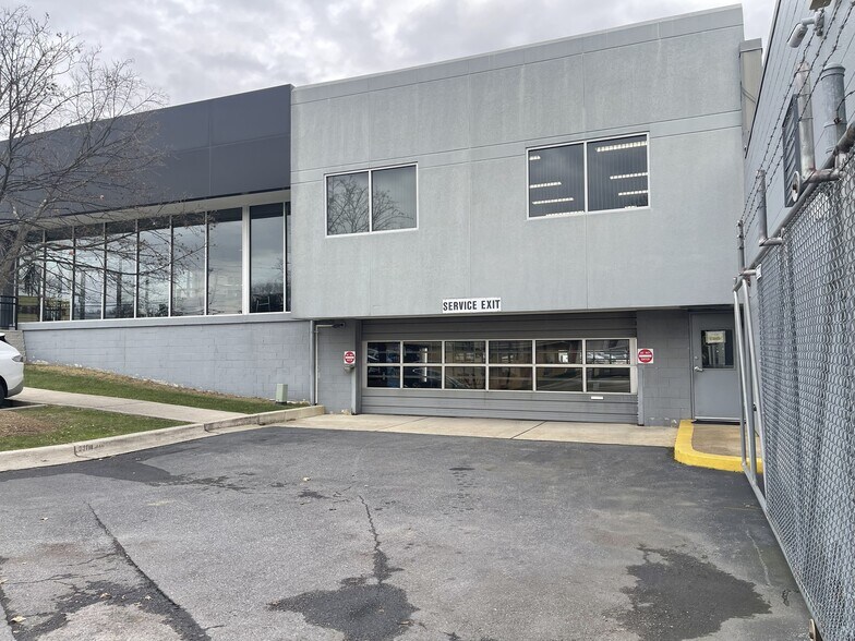 More Photos Of 7591 Annapolis Rd, Landover Hills Auto Dealership For Lease