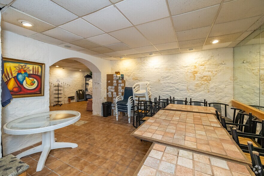 More Photos Of 910 River Rd, Wisconsin Dells Hotel For Sale