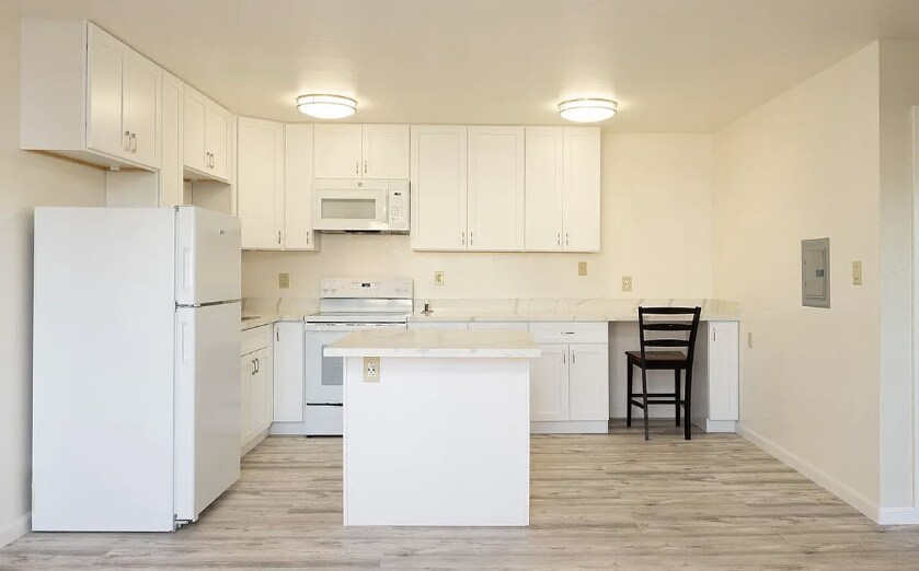 More Photos Of 303 Lee St, Oakland Apartments For Sale