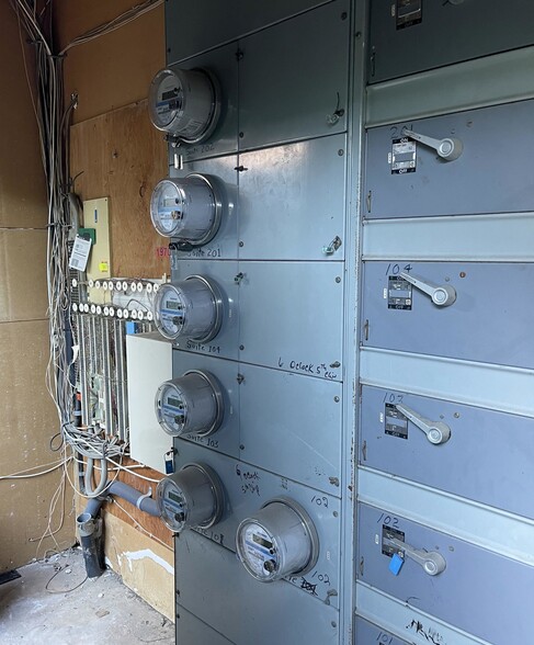 More Photos Of 1970 E Vista Way, Vista Freestanding For Sale