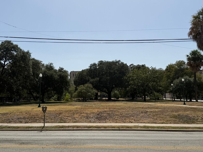 More Photos Of 420 Baltimore Ave, San Antonio Office For Sale