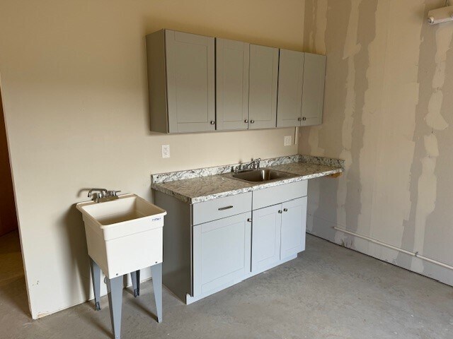 More Photos Of 398 Eagle Bluff Rd, Spicewood Warehouse For Lease