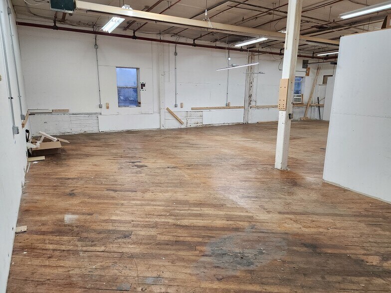 More Photos Of 49 Rose St, Stoughton Light Manufacturing For Lease