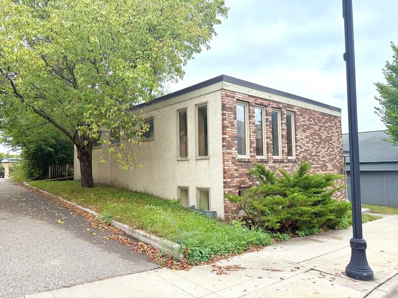 More Photos Of 125 2nd St N, Delano Office For Lease