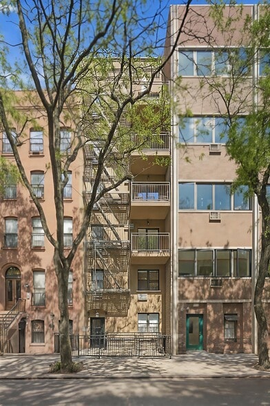More Photos Of 447 W 47th St, New York Apartments For Sale