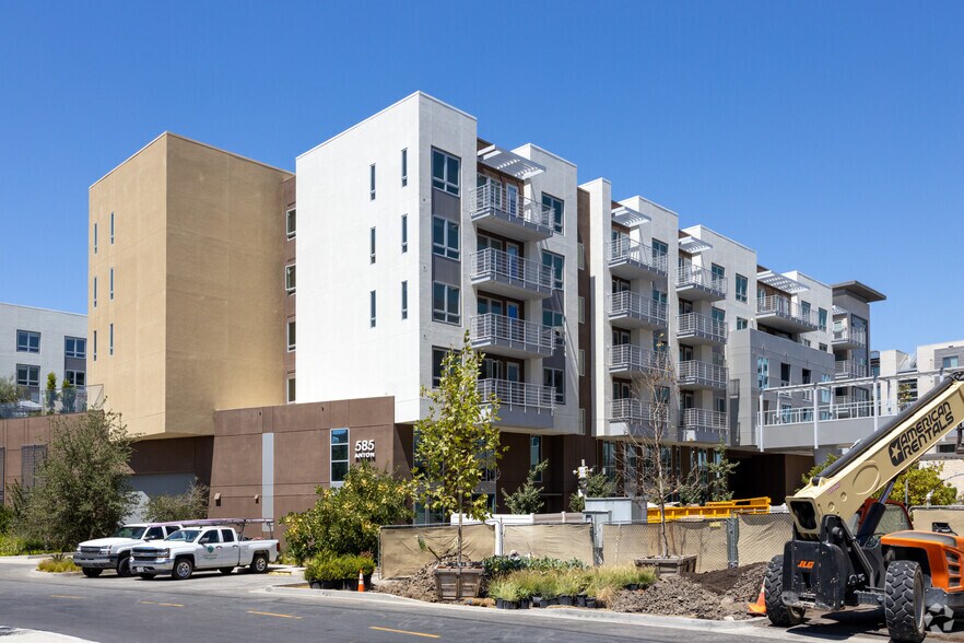 More Photos Of 585 Anton Blvd, Costa Mesa Apartments For Lease