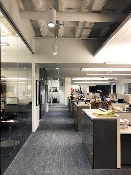 More Photos Of 10 N Dearborn St, Chicago Office For Lease