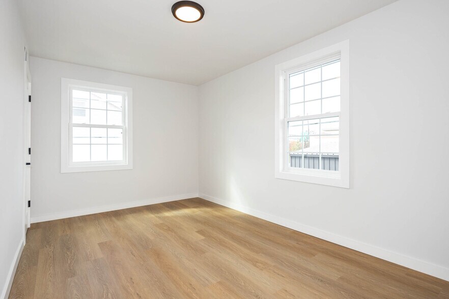 More Photos Of 12 Jansen Ave, Woodbridge Warehouse For Sale